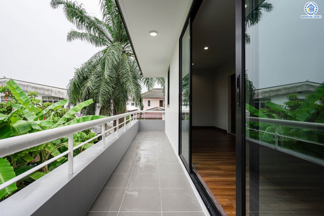 บ้านมือสองตกแต่งใหม่ ม.พิมาน ปิ่นเกล้า-กาญจนาภิเษก เนื้อที่ 64 ตร.ว. ฟังก์ชัน 3 ห้องนอน 4 ห้องน้ำ 1 ห้องแม่บ้าน จอดรถได้ 2 คัน บนทำเลเดินทางสะดวก ติดถนนกาญจนาภิเษก เชื่อมต่อหลายเส้นทาง ใกล้ทางด่วน "กาญจนาภิเษก" รถไฟฟ้า "สถานีหลักสอง" และเดอะมอลล์บางแค...